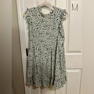 Super cute dress, can be maternity too. Size medium/large